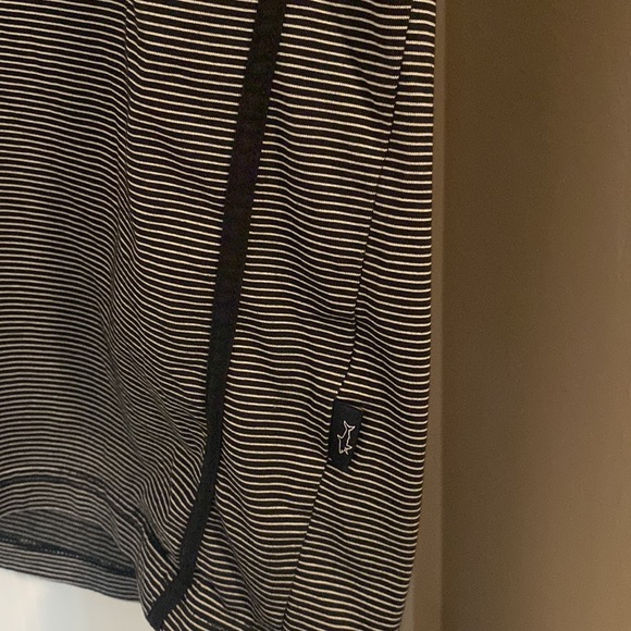 Paul and Shark shirt.  Beautiful shirt Sold to me as a large but it's a medium. - Picture 5 of 6